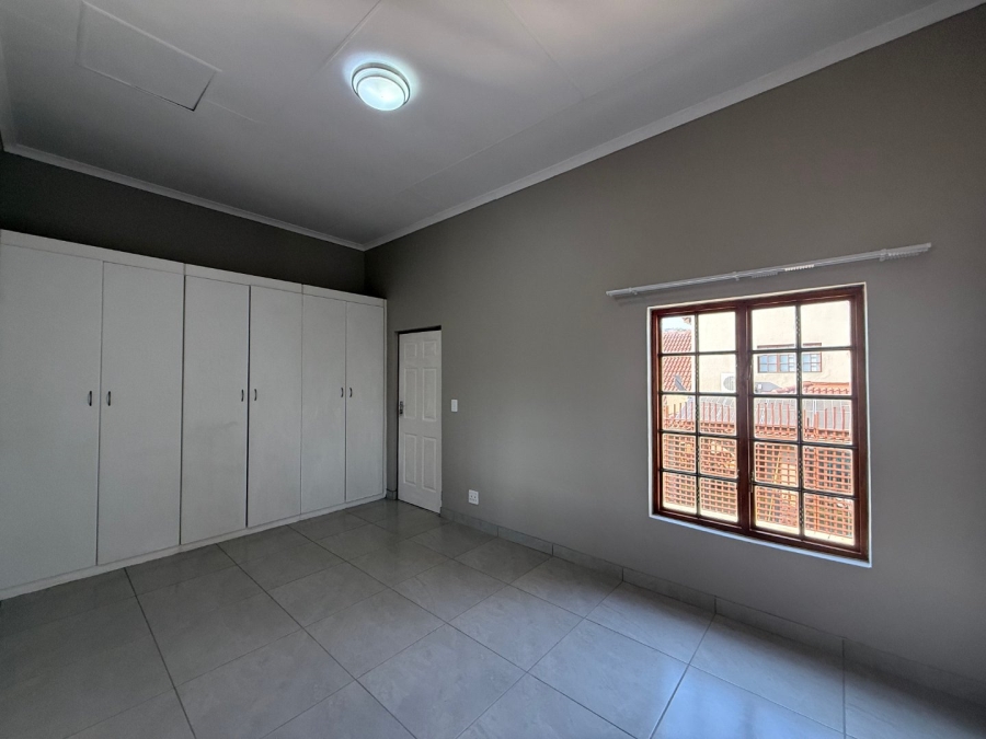 To Let 4 Bedroom Property for Rent in Meerhof North West